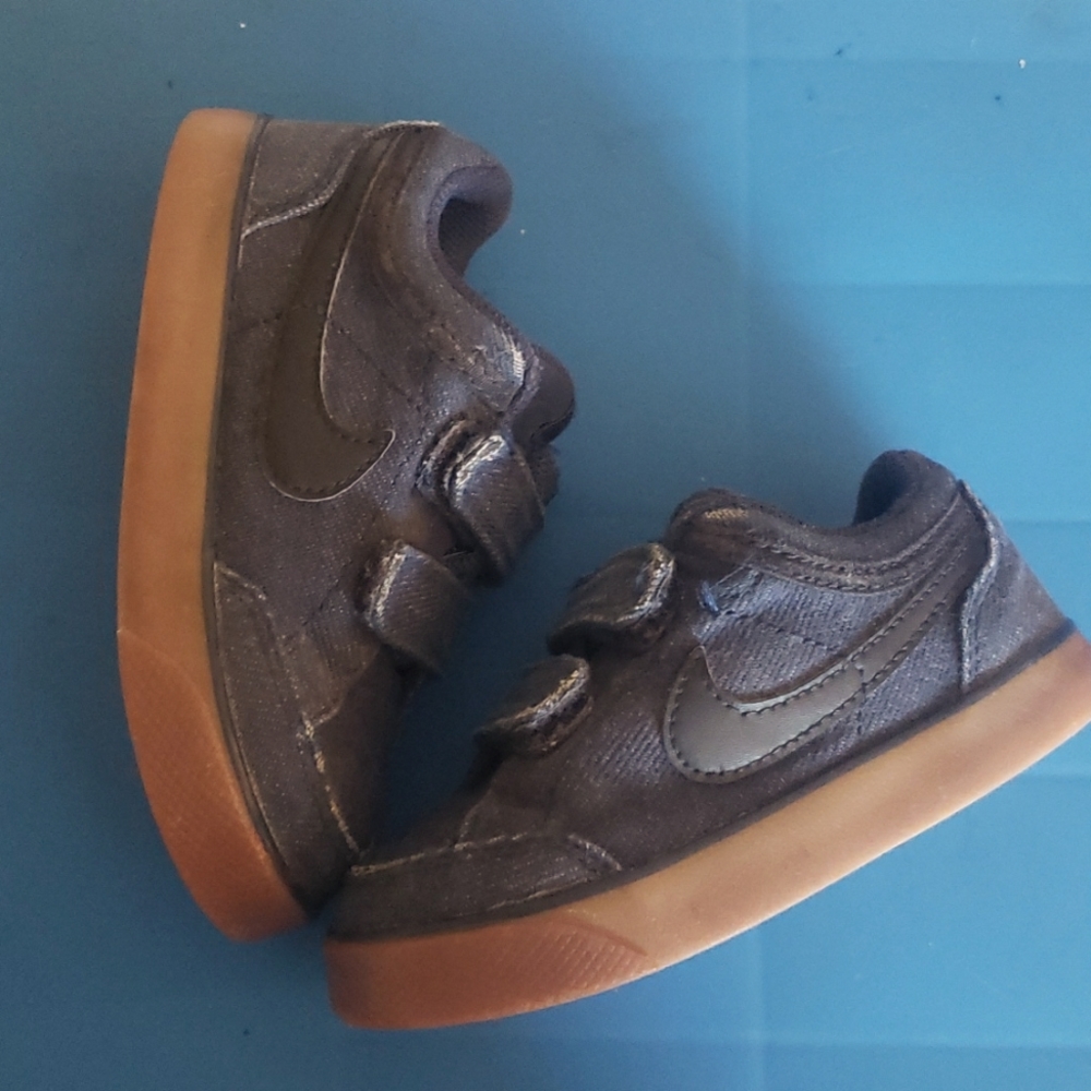 NIKE 8C Sneakers